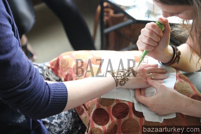 Traditional Turkish and Indian Style Henna Tattoo In Istanbul - Bazaar  Turkey